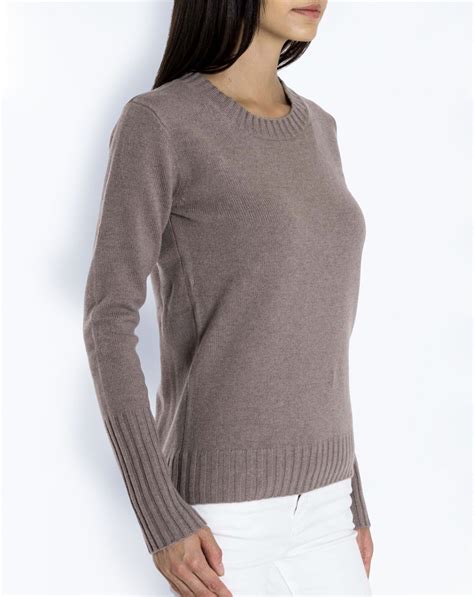 Maglione in cashmere .